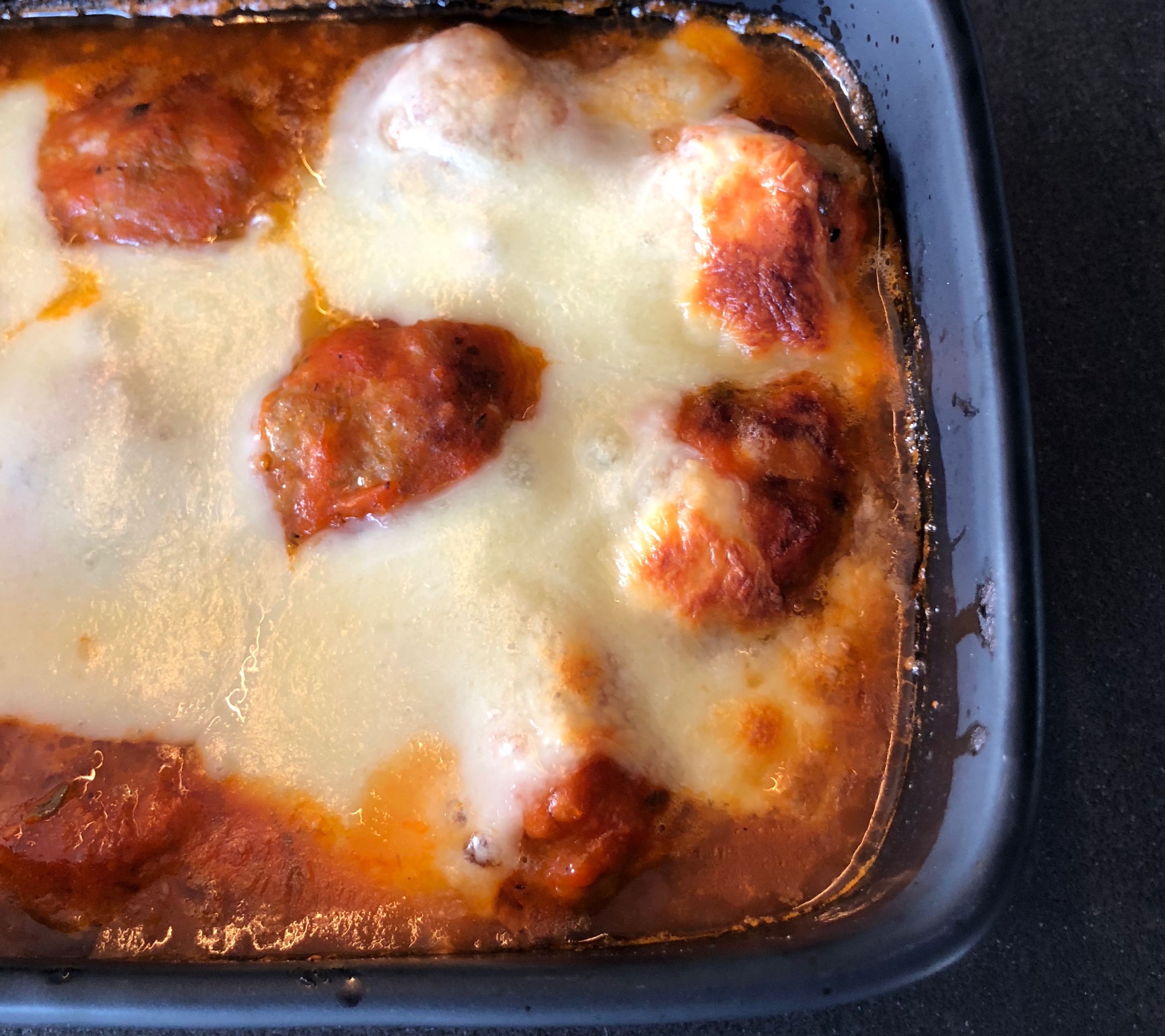 Gehaktballetjes met verse tomatensaus en mozzarella