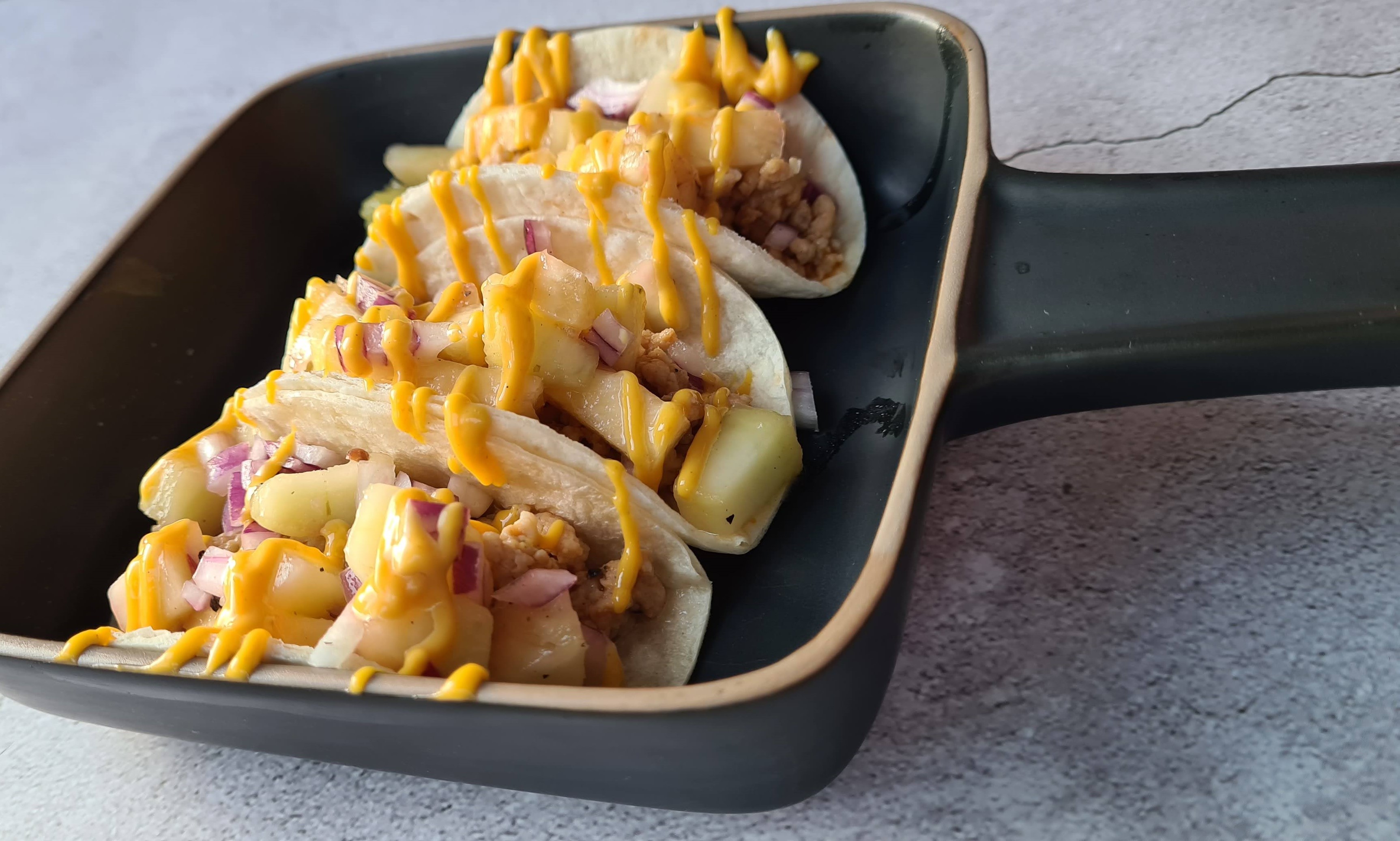 Zomerse kiptaco’s met ananas en mango